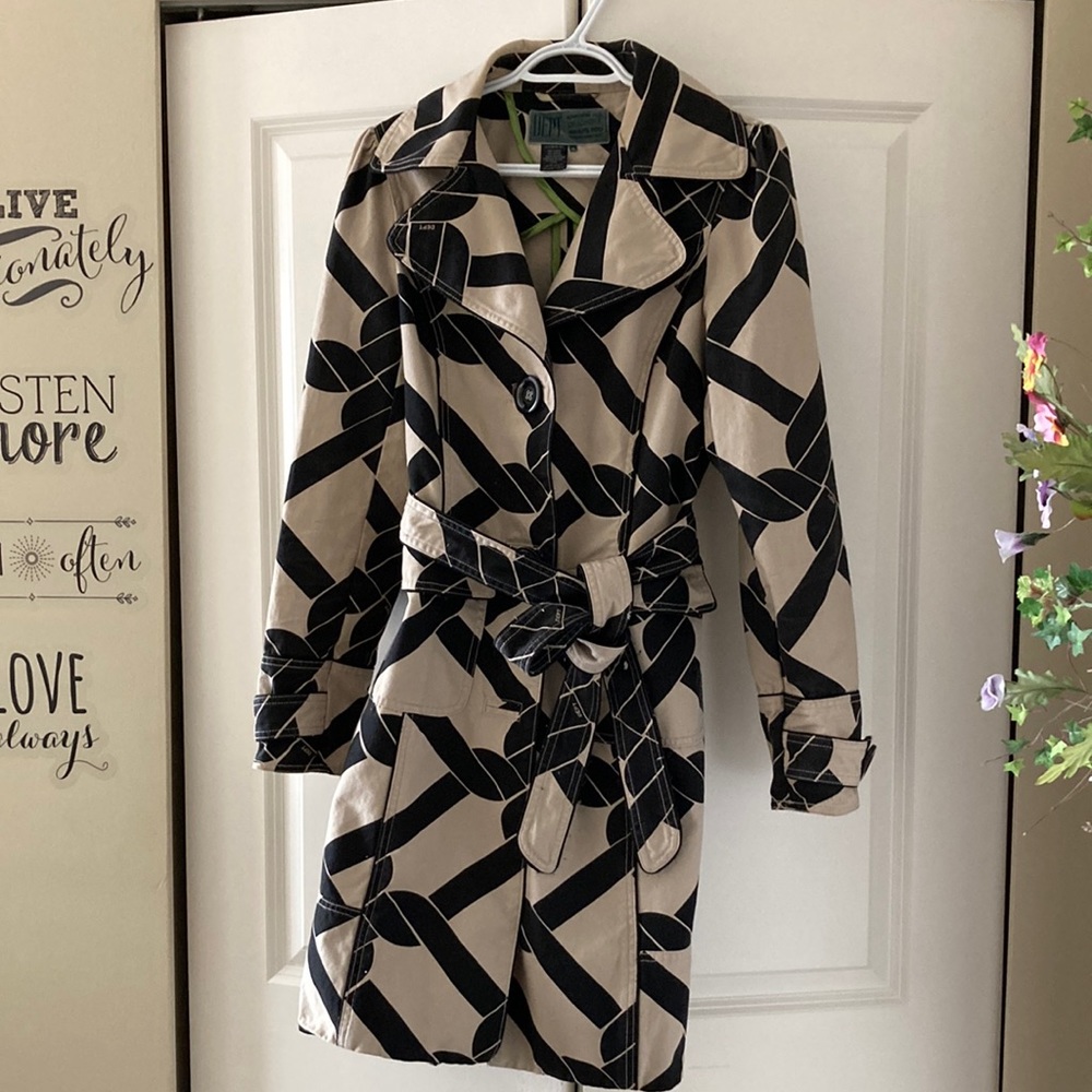 Trench/Rain coat